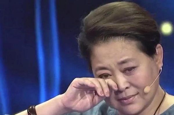 倪萍哭了_倪萍为什么哭