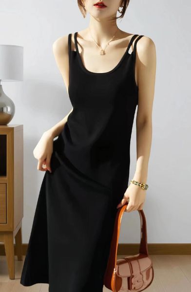 黑色背心怎么搭配_黑色背心显瘦吗