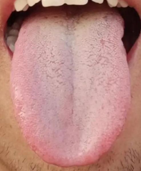 男生吐舌头是什么心理_男生吐舌头暗示什么