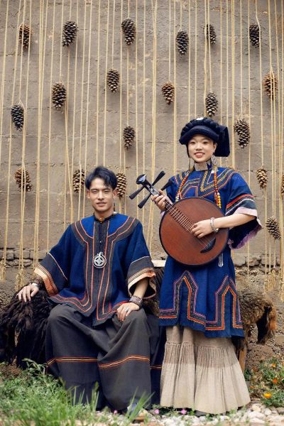 彝族恋爱习俗有哪些_彝族情感表达方式