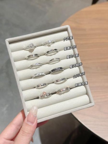 表达情感首饰有哪些_如何挑选有温度的礼物