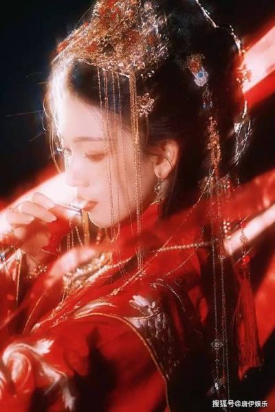 红妆情感表达技巧_如何用红色妆容传递情绪