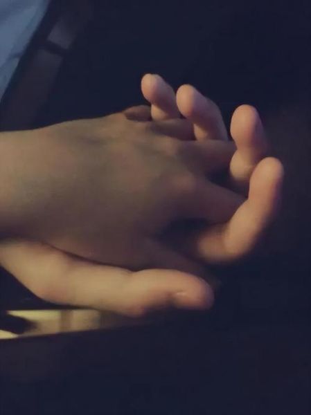 牵牵手情感表达_如何让牵手更有仪式感