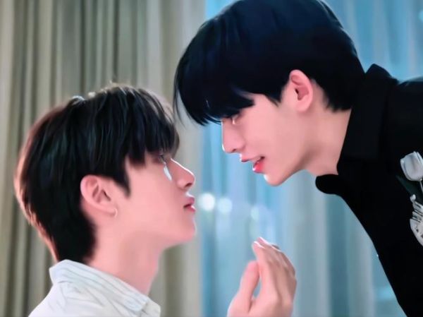 对视多久算暧昧_对视时心跳加速正常吗